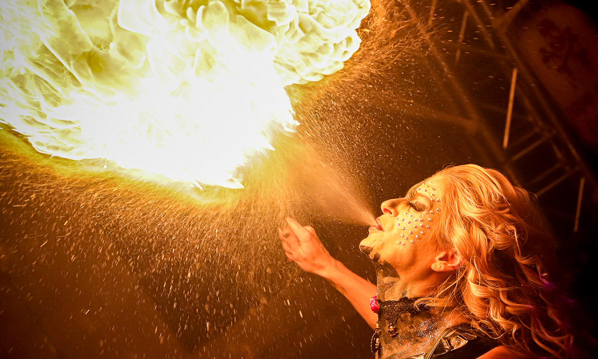 Sandra Bee Kuenstler-Feuershow